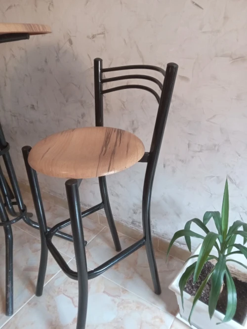 10 000 da @@ 2 chaises haute et table haute