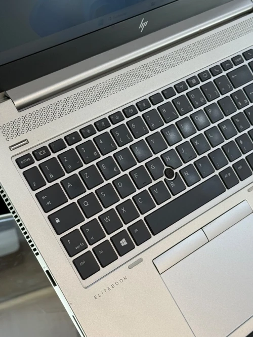 HP ELITEBOOK 850 G6 I5 8265U 16GO 256GO SSD AMD RADEON 550X 2GO 