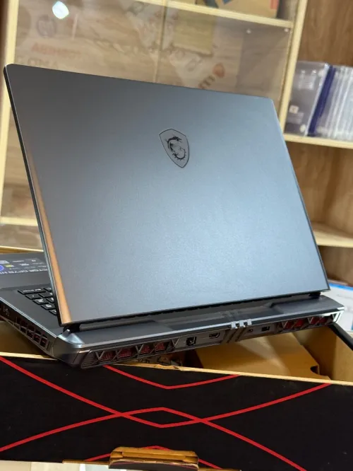 MSI VECTOR GP78HX 13VG I7 13700Hx 16Go 1TO SSD NVIDIA GEFORCE RTX4070 8GO NEUF SOUS EMBALLAGE 