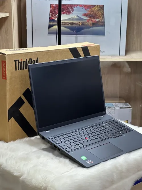 LENOVO THINKPAD P16s Gen 2 AMD RYZEN 7 PRO 7840U 32GO DDR5X 512GO SSD AMD RADEON 780M NEUF SOUS EMBA