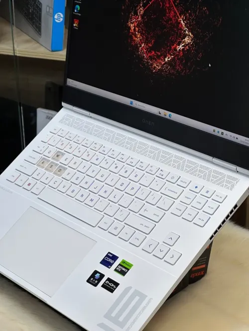 HP OMEN TRANSCEND 16-U0XXX I9 13900HX 16GO 1TO SSD NVIDIA GEFORCE RTX4060 8GO