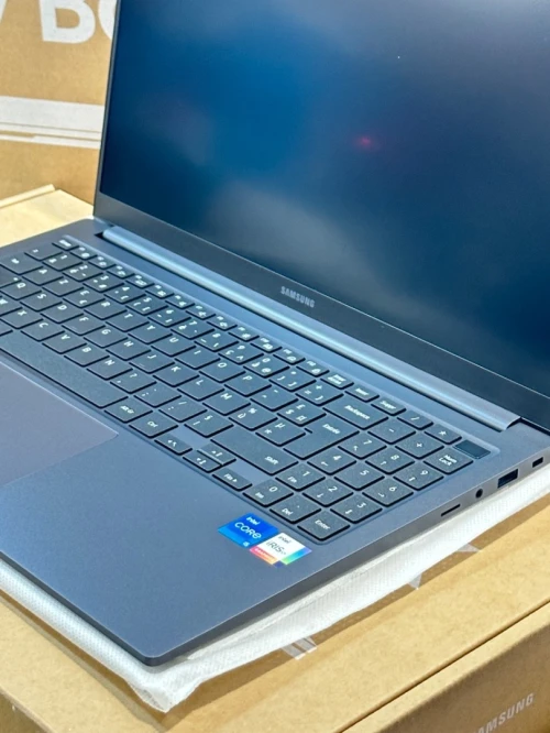 SAMSUNG GALAXYBOOK 750XED I5 1235U 8GO 256GO SSD NVME NEUF SOUS EMBALLAGE 