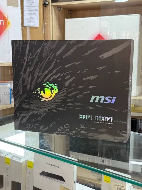 MSI TITAN 18 HX DRAGON ÉDITION ULTRA 9 285Hx 96Go 6To SSD NVIDIA GeForce RTX5090 24Go GDDR7 4K Neuf 