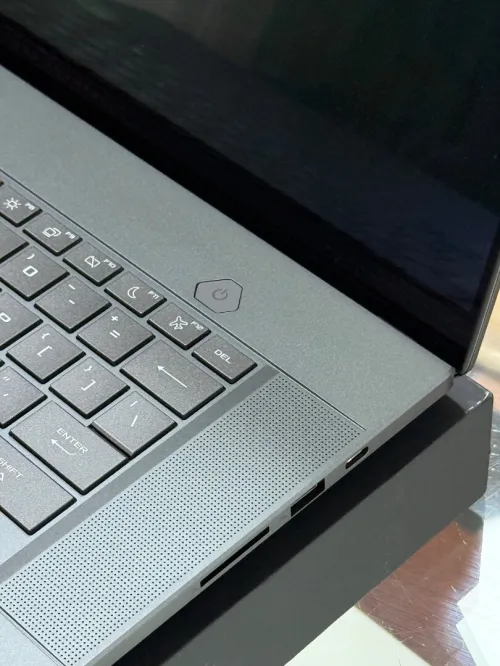 ASUS ROG ZEPHYRUS G16 GU605MU OLED ULTRA 9 185H 32GO 2TO SSD NVIDIA GEFORCE RTX4090 16GO GDDR6