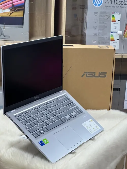 ASUS VIVOBOOK 15 X515E i5 1135G7 8GO 256GO SSD NVIDIA GEFORCE MX330 2GO NEUF SOUS EMBALLAGE 