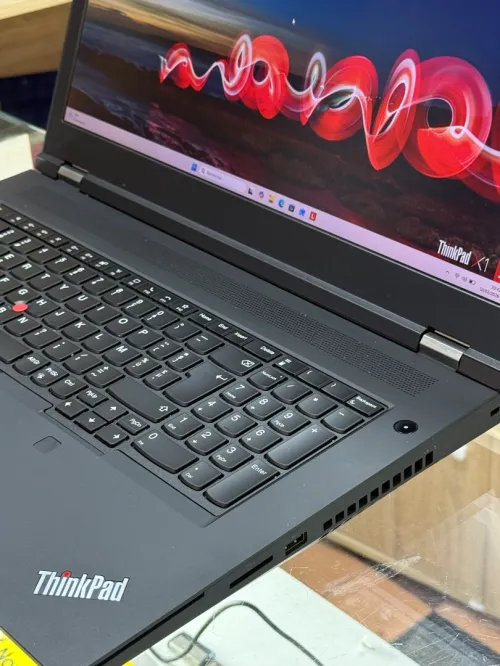 LENOVO THINKPAD P17 Gen 2 I7 11800H 16GO 512GO SSD NVIDIA T1200 4GO