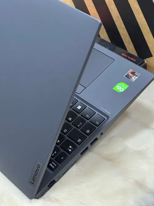 LENOVO THINKPAD P16s Gen 2 AMD RYZEN 7 PRO 7840U 32GO DDR5X 512GO SSD AMD RADEON 780M NEUF SOUS EMBA
