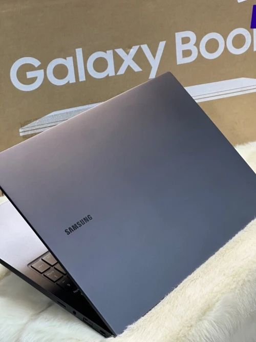 SAMSUNG GALAXYBOOK 750XFG I7 1355U 16GO 512GO SSD NEUF SOUS EMBALLAGE 