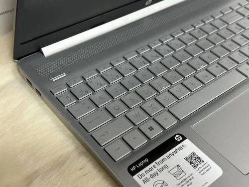 HP LAPTOP 15 DY1531WM I3 1215U 8GO 256GO SSD NEUF SOUS EMBALLAGE 