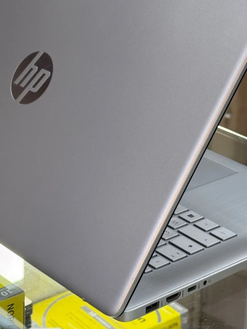 HP LAPTOP 17 CP0122NF AMD RYZEN 5 5500U 16GO 1TO SSD NVME