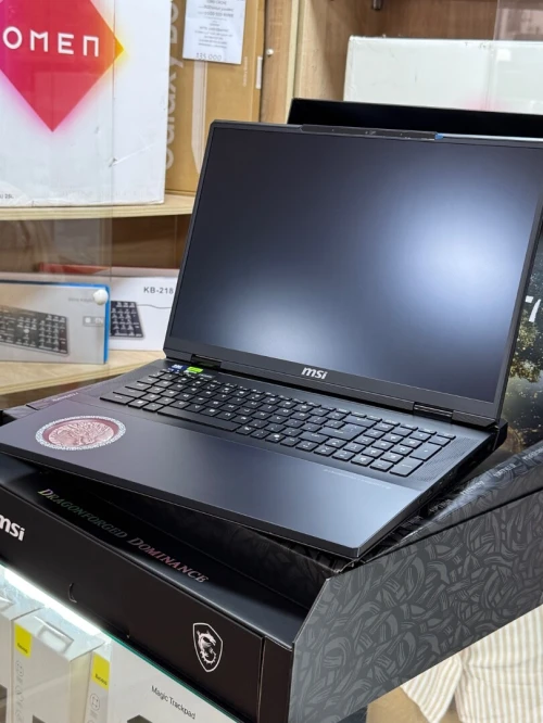 MSI TITAN 18 HX DRAGON ÉDITION ULTRA 9 285Hx 96Go 6To SSD NVIDIA GeForce RTX5090 24Go GDDR7 4K Neuf 