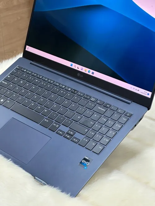LG GRAM 15Z90RT OLED I7 EVO 1360P 16GO DDR5 1TO SSD NVME 