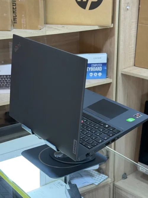 LENOVO THINKPAD P16s Gen 2 AMD RYZEN 7 PRO 7840U 32GO 512GO SSD 