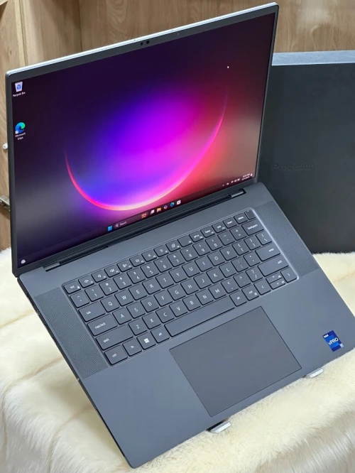 DELL PRECISION 5680 I7 VPRO 13800H 32GO 512GO SSD NVIDIA RTX 2000ada 8GO NEUF SOUS EMBALLAGE 