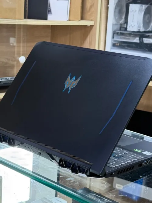 ACER PREDATOR HELIOS 300 PH315-53 I7 10750H 32GO 512GO SSD + 1TO SSD + 2TO HDD RTX2070 8GO