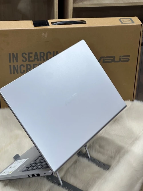 ASUS VIVOBOOK 15 X515E i5 1135G7 8GO 256GO SSD NVIDIA GEFORCE MX330 2GO NEUF SOUS EMBALLAGE 