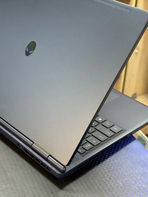 ALIENWARE AURORA 16 BLEU INTEL CORE 7 240H 16GO 1TO SSD NVIDIA GEFORCE RTX5050 8GO GDDR7 NEUF SOUS