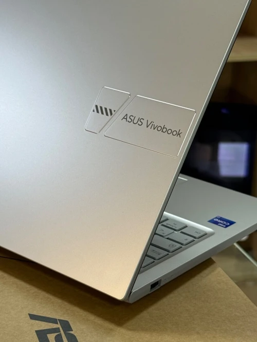 ASUS VIVOBOOK 15 X1504V I7 1355U 8GO 512GO SSD NEUF SOUS EMBALLAGE