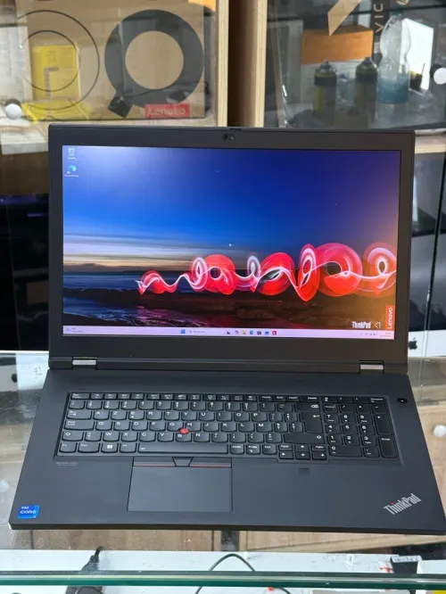 LENOVO THINKPAD P17 Gen 2 I7 11800H 16GO 512GO SSD NVIDIA T1200 4GO