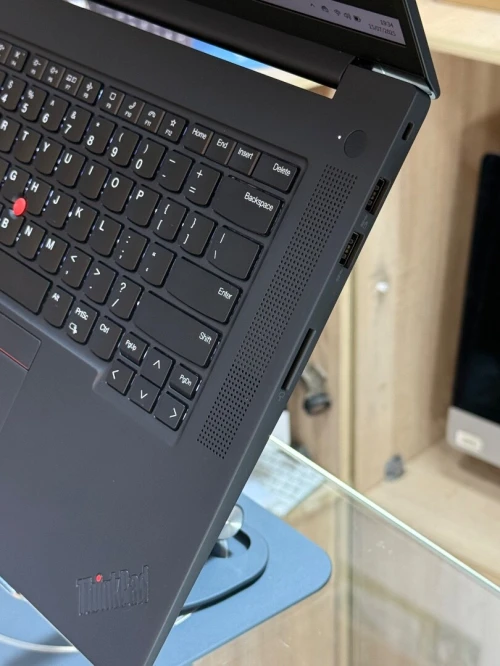 LENOVO THINKPAD P1 GEN 6 I9 13900H 64GO 1TO SSD NVIDIA RTX2000 ada 8GO 