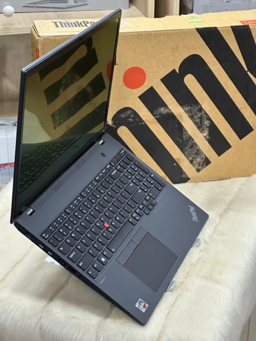 LENOVO THINKPAD P16s Gen 2 AMD RYZEN 7 7840U 64GO DDR5 1TO SSD AMD RADEON 780M NEUF SOUS EMBALLAGE 