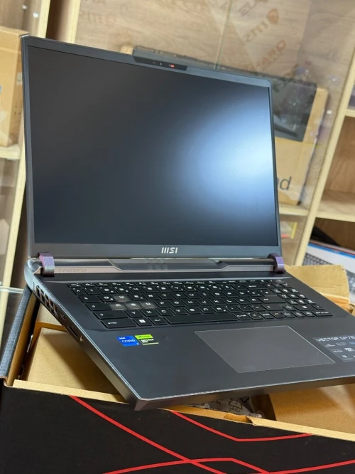 MSI VECTOR GP78HX 13VG I7 13700Hx 16Go 1TO SSD NVIDIA GEFORCE RTX4070 8GO NEUF SOUS EMBALLAGE 