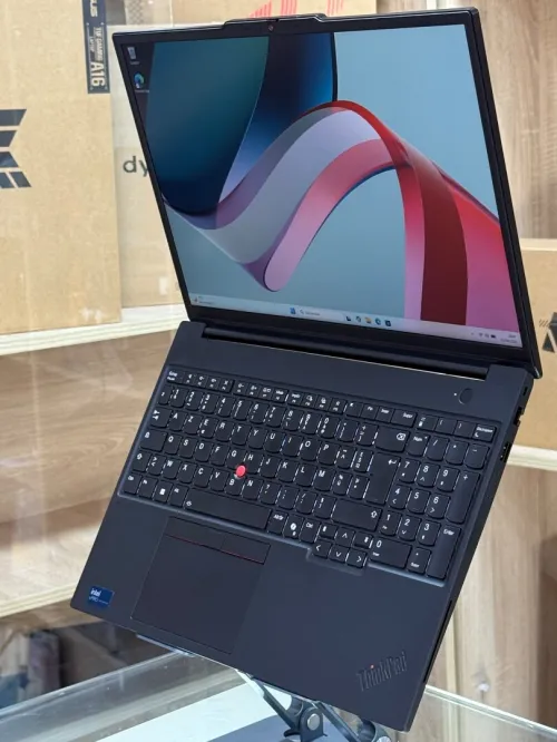 LENOVO THINKPAD P16s GEN 3 INTEL CORE ULTRA 7 VPRO 165H 32GO 512GO SSD NVIDIA GEFORCE RTX500 4GO GDDR6