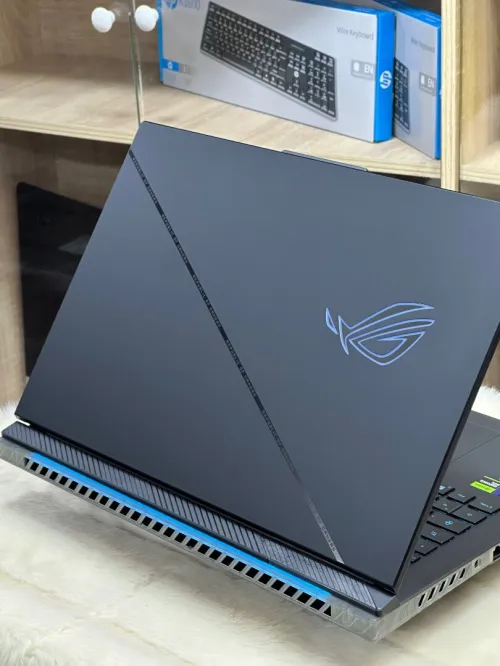 ASUS ROG STRIX SCAR 18 G834JYR I9 14900HX 64GO DDR5 2TO SSD NVIDIA GEFORCE RTX4090 16GO GDDR6