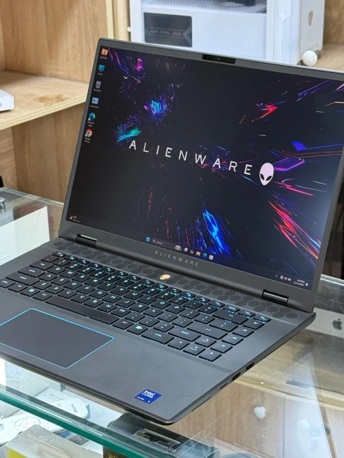ALIENWARE M16 R2 ULTRA 9 185H 32GO 1TO SSD NVIDIA GEFORCE RTX4070 8GO 3K 240Hz