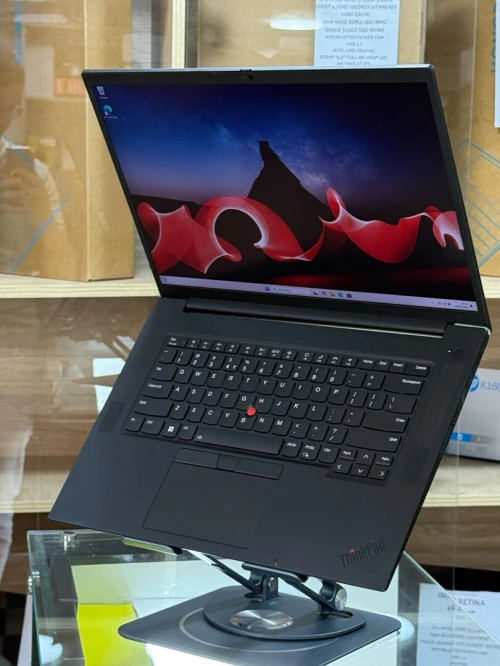 LENOVO THINKPAD P1 GEN 4 I7 11800H 32GO 512GO SSD NVIDIA T1200 4GO GDDR6