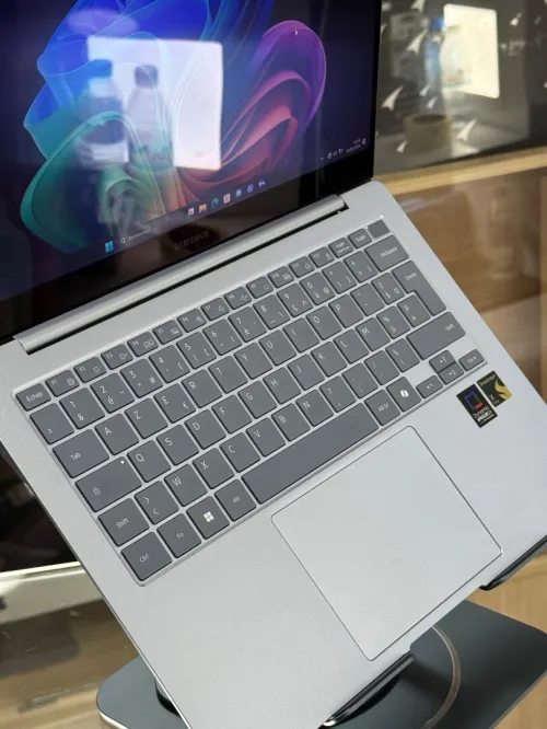 SAMSUNG GALAXYBOOK 4 EDGE SNAPDRAGON X ELITE X1E8010C 16GO 512GO SSD 3K AMOLED 2X TACTILE