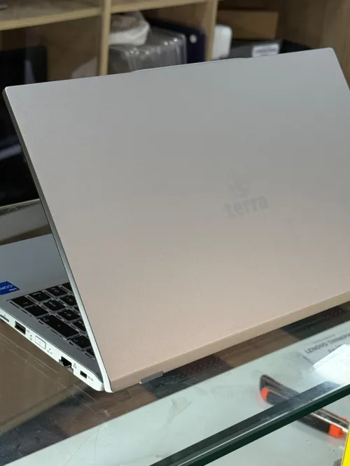 TERRA WORTMANN AG1551R I5 1334U 16GO 512GO SSD NVME