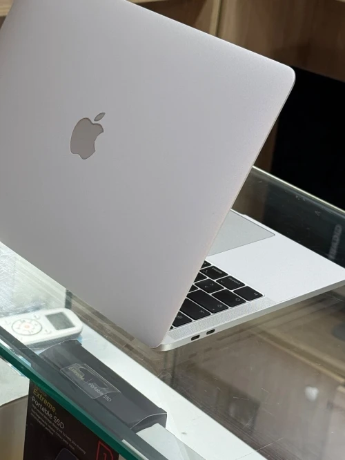 MACBOOK PRO RETINA 13.3 TOUCHBAR 2019 I5 2.4GHZ 8GO 256GO SSD 