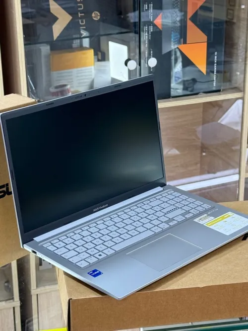 ASUS VIVOBOOK 15 X1504V I7 1355U 8GO 512GO SSD NEUF SOUS EMBALLAGE