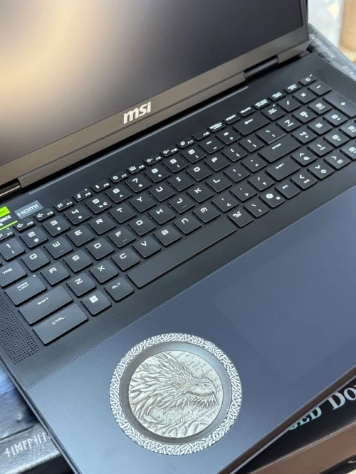 MSI TITAN 18 HX DRAGON ÉDITION ULTRA 9 285Hx 96Go 6To SSD NVIDIA GeForce RTX5090 24Go GDDR7 4K Neuf 