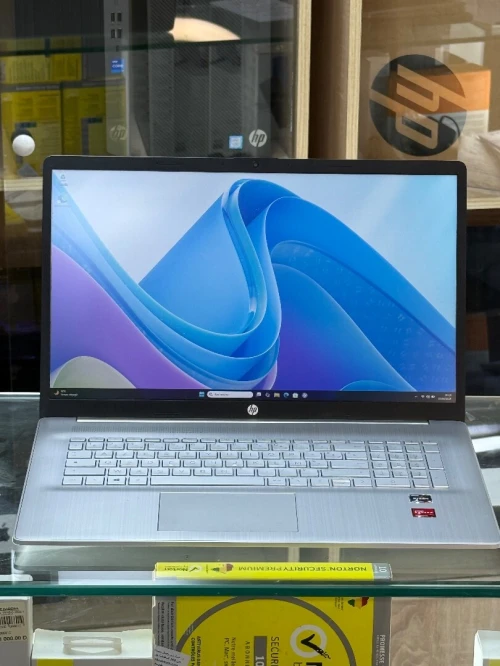 HP LAPTOP 17 CP0122NF AMD RYZEN 5 5500U 16GO 1TO SSD NVME