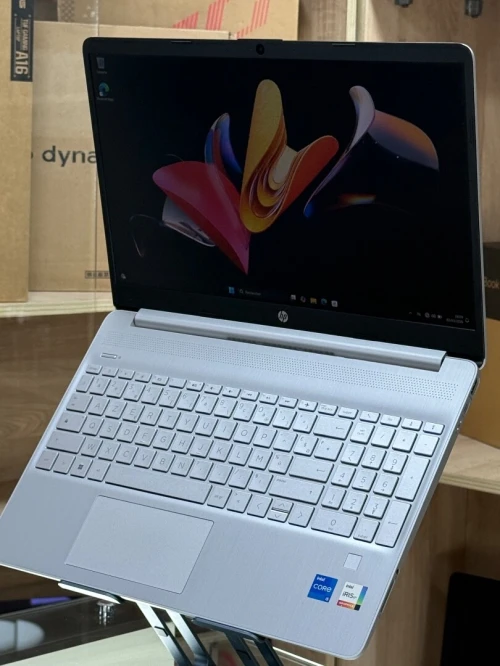 HP LAPTOP 15s FQ5XXX I5 1235U 16GO 512GO SSD