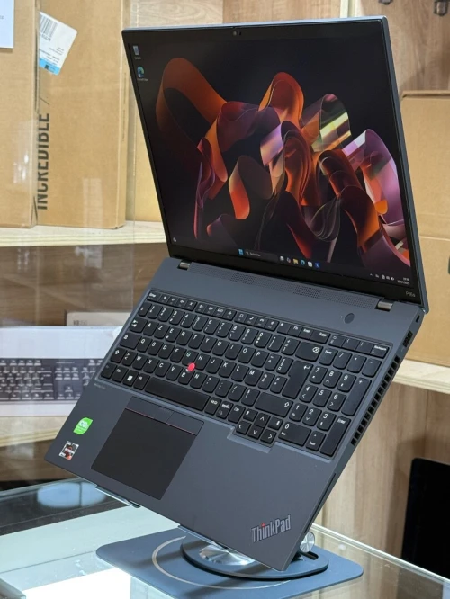 LENOVO THINKPAD P16s Gen 2 AMD RYZEN 7 PRO 7840U 32GO 512GO SSD 