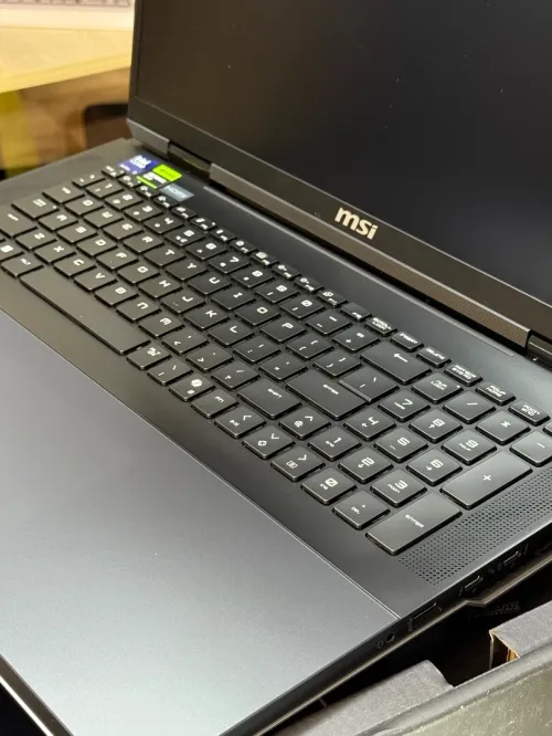 MSI TITAN 18 HX A2XWIG ULTRA 9 285HX 64GO 4TO SSD NVIDIA GEFORCE RTX5080 16GO NEUF SOUS EMBALLAGE 