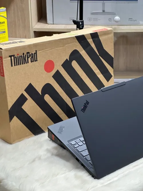 LENOVO THINKPAD T14 GEN 6 AMD RYZEN 7 PRO 8840U 32GO DDR5X 512GO SSD NEUF SOUS EMBALLAGE 