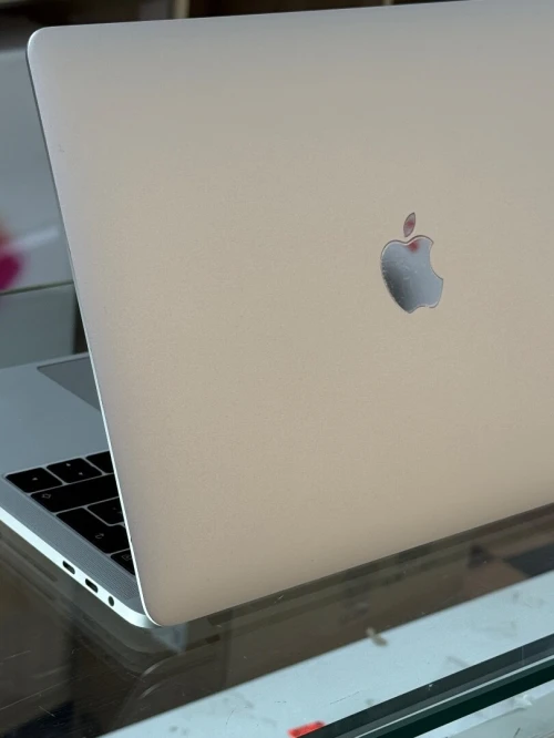 MACBOOK PRO RETINA 13.3 TOUCHBAR 2019 I5 2.4GHZ 8GO 256GO SSD 