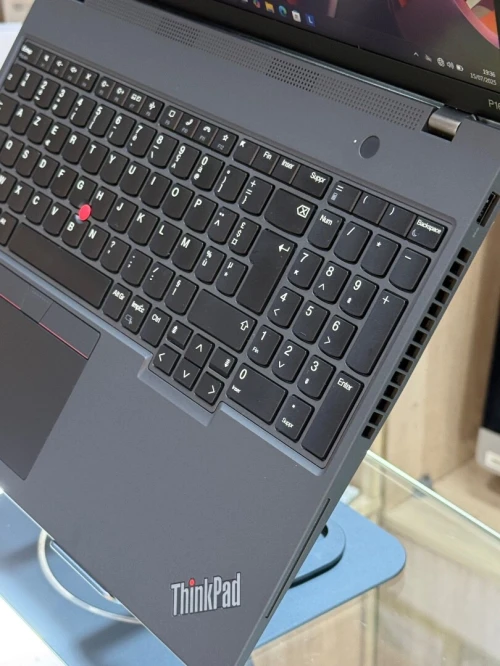 LENOVO THINKPAD P16s Gen 2 AMD RYZEN 7 PRO 7840U 32GO 512GO SSD 