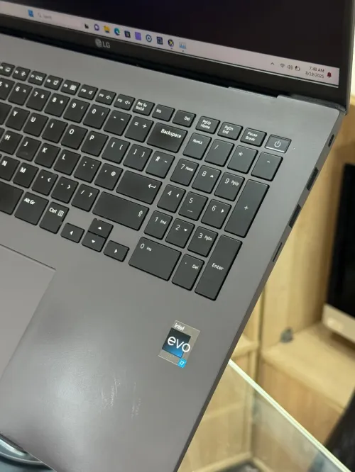 LG GRAM 17Z90R I7 EVO 1360P 16GO 1To SSD NVME