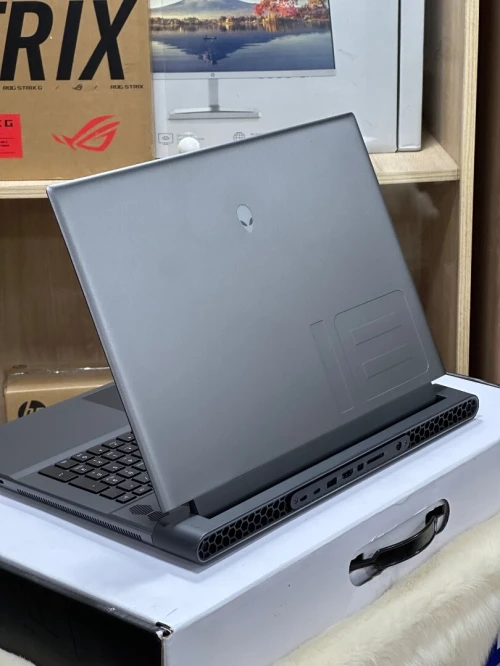 ALIENWARE M18 R2 I9 14900HX 32GO DDR5X 1TO SSD NVIDIA GEFORCE RTX4070 8GO GDDR6 NEUF SOUS EMBALLAGE 