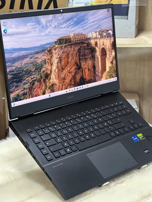 HP OMEN 17 CM2XXX I7 13700HX 32GO DDR5X 1TO SSD NVIDIA GEFORCE RTX4070 8GO GDDR6