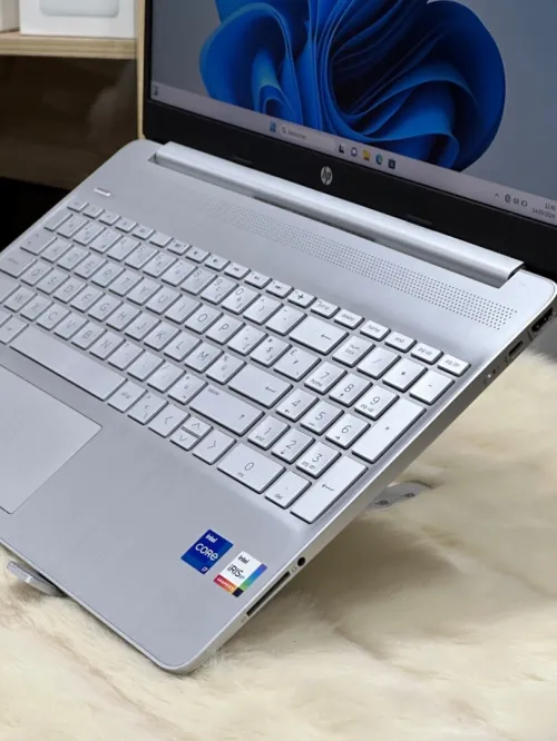 HP LAPTOP 15s FQ4XXX I7 1195G7 16GO 512GO SSD NVME 