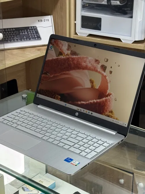 HP LAPTOP 15 DY5XXX I5 1235U 16GO 1TO SSD NVME