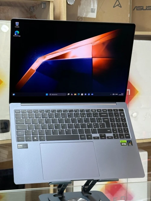 SAMSUNG GALAXYBOOK 4 ULTRA 960XG INTEL CORE ULTRA 7 155H 32GO 1TO SSD NVIDIA GEFORCE RTX4050 3K OLED