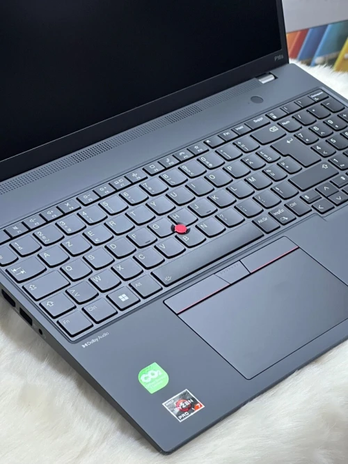 LENOVO THINKPAD P16s Gen 2 AMD RYZEN 7 PRO 7840U 32GO DDR5X 512GO SSD AMD RADEON 780M NEUF SOUS EMBA