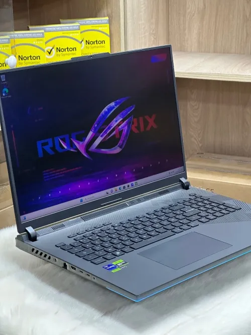 ASUS ROG STRIX SCAR 18 G834JYR I9 14900HX 64GO DDR5 2TO SSD NVIDIA GEFORCE RTX4090 16GO GDDR6